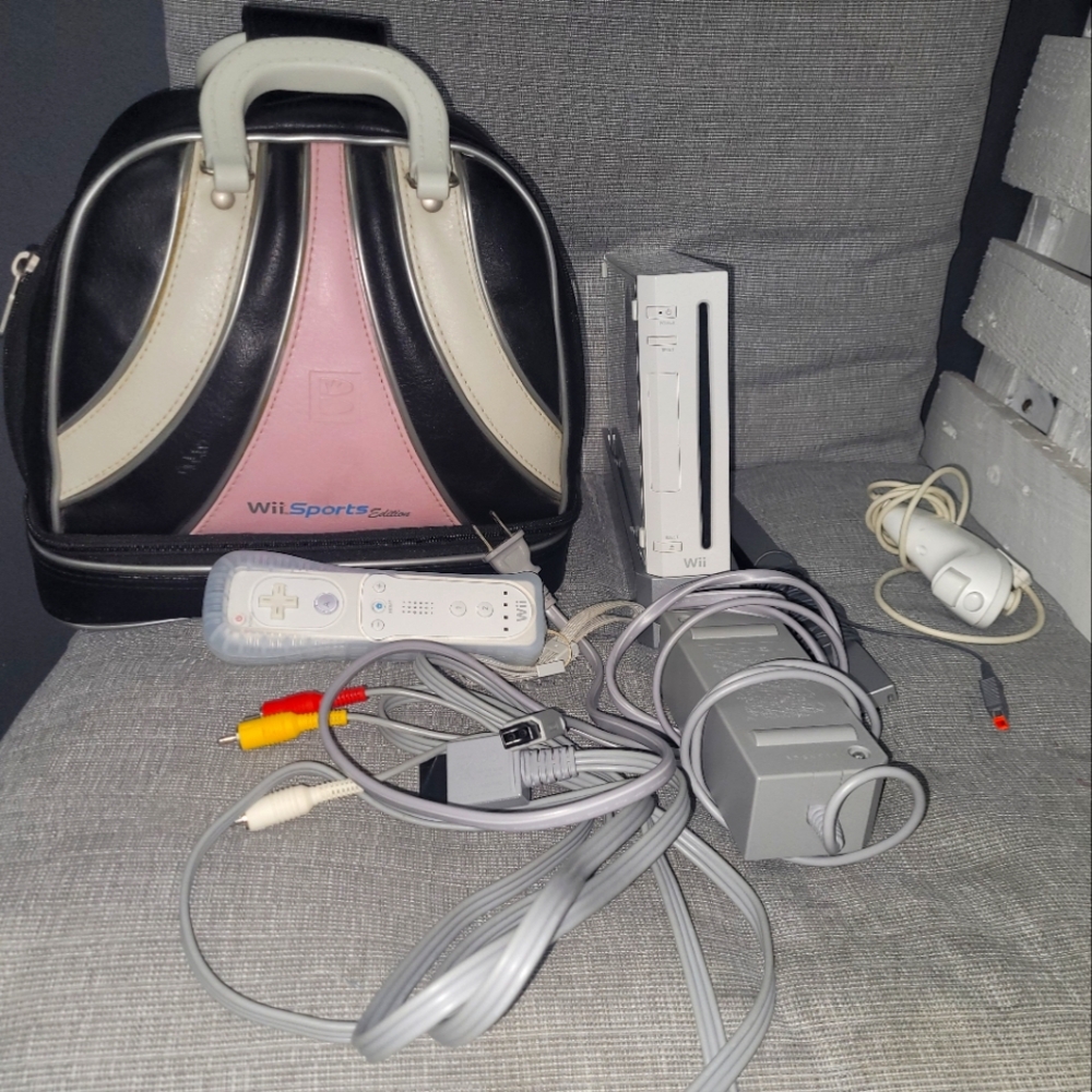 NINTENDO Wii Sports Console & Accessories LIMITED EDITION Black& Pink  Bag